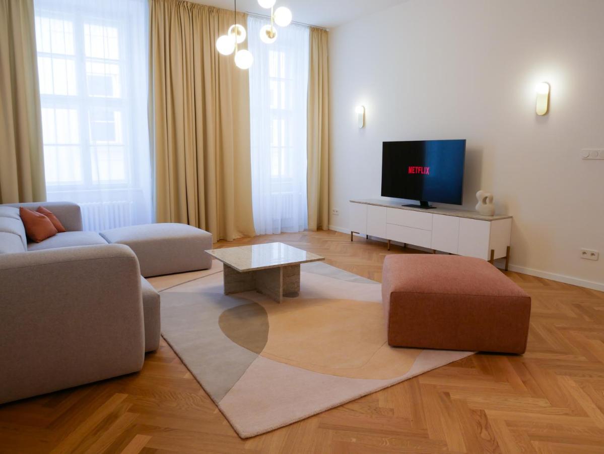 Apartment Laurinska 1 *
