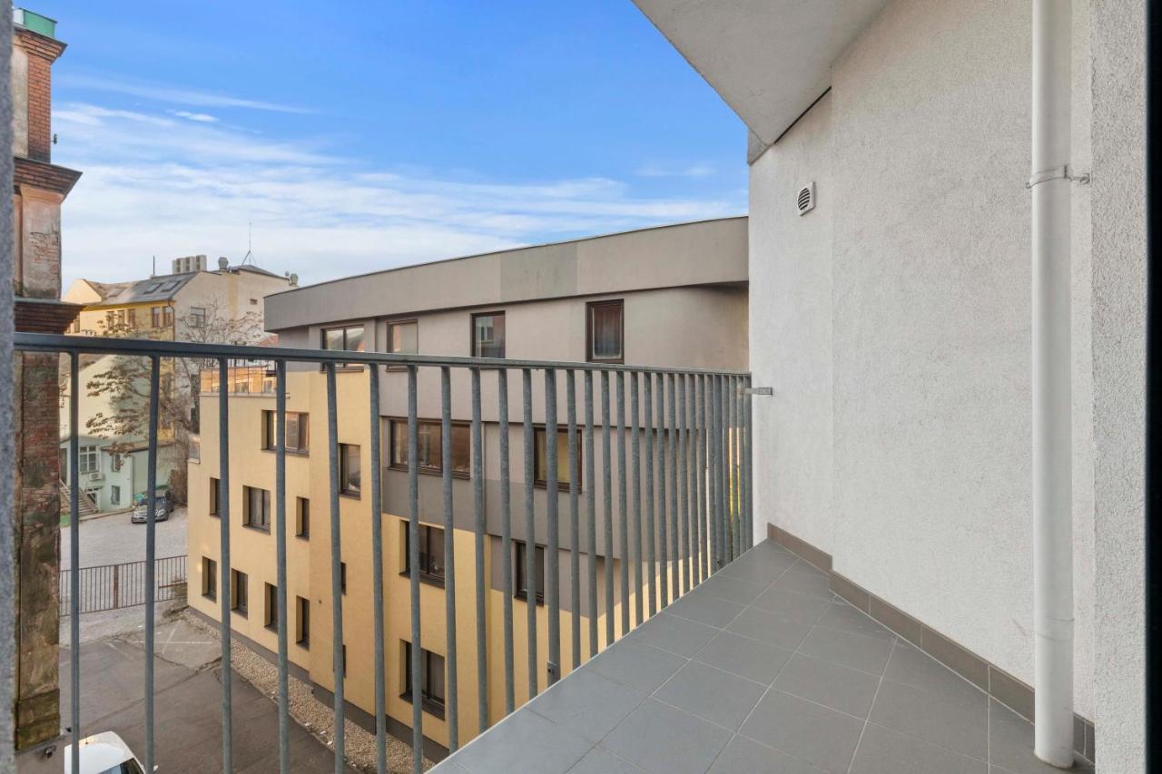Lam Anthracite W Ac & Balcony Apartment