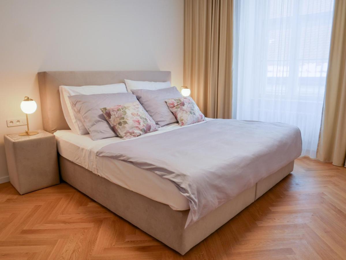 Apartment Laurinska 1 *