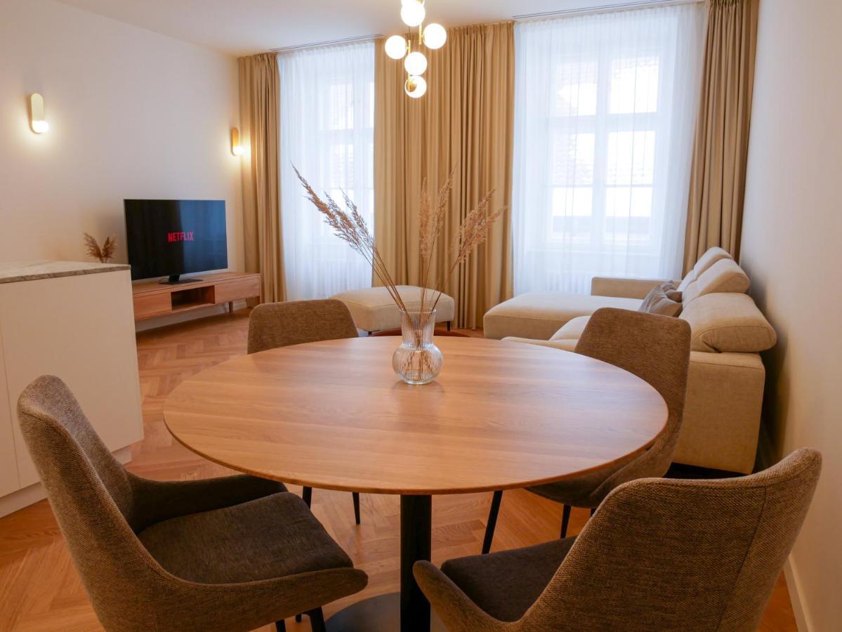Apartment Laurinska 1 *