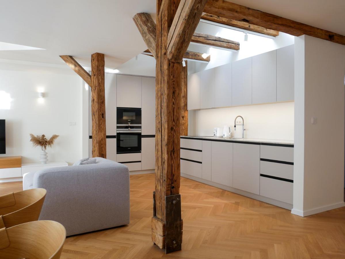 Apartment Laurinska 1 *