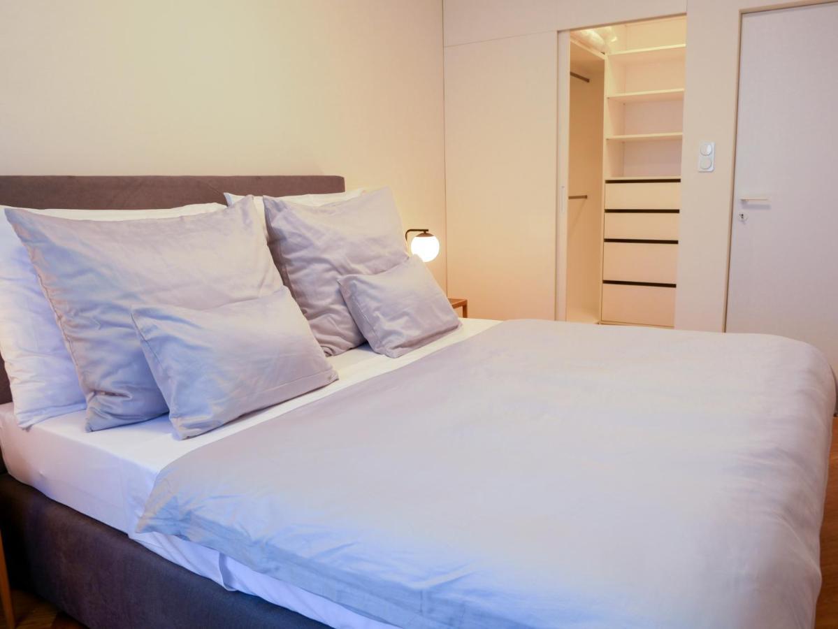 Apartment Laurinska 1 *