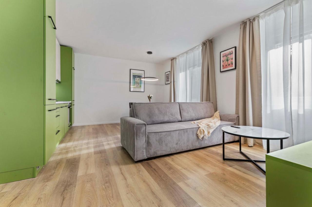 2 Bedroom Steps To Nivy Station Apartmán