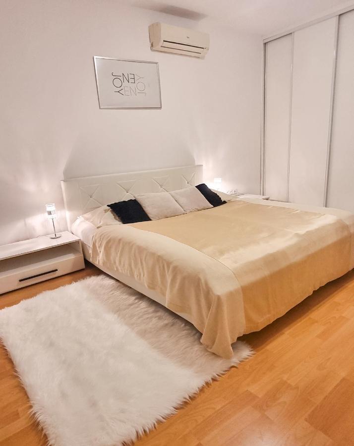 Apartment Modern & Cozy Near Hockey & Football Arena Bratislava