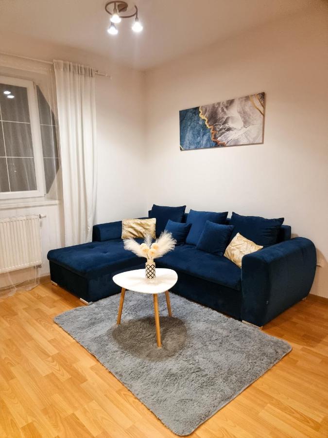 Apartment Modern & Cozy Near Hockey & Football Arena *