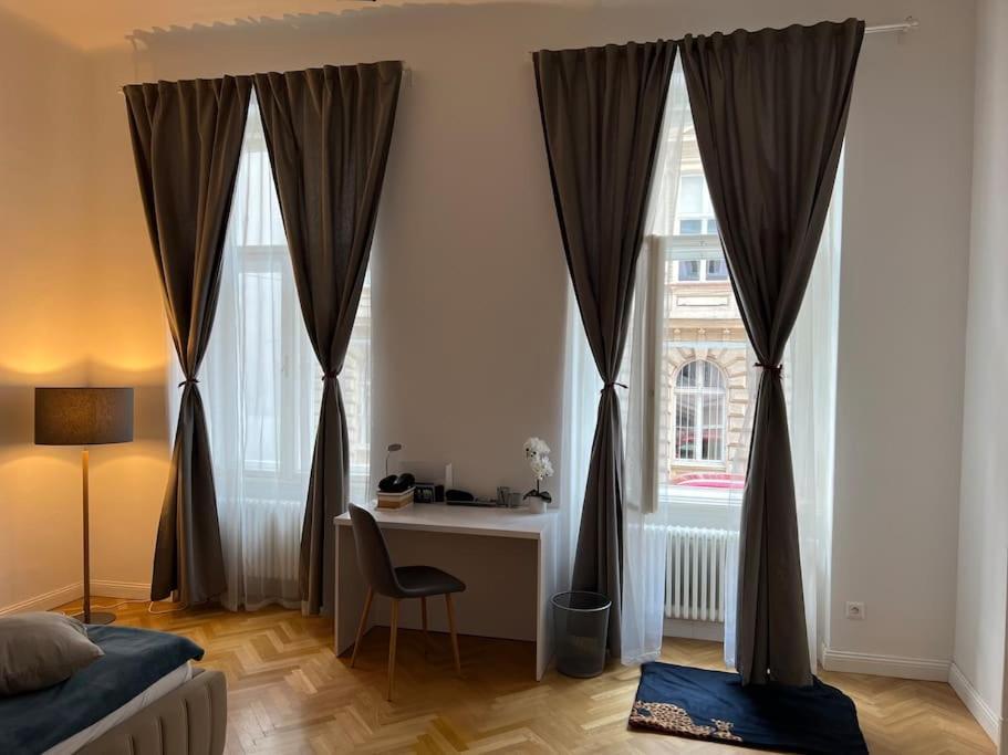 Beautiful At The Old Town Apartment