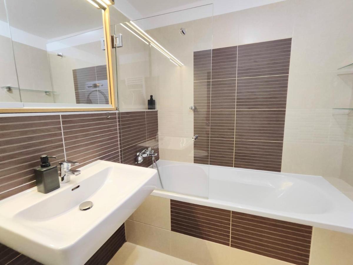 Mills - Free Parking - Balcony With View - Close To Nivy Mall Apartment