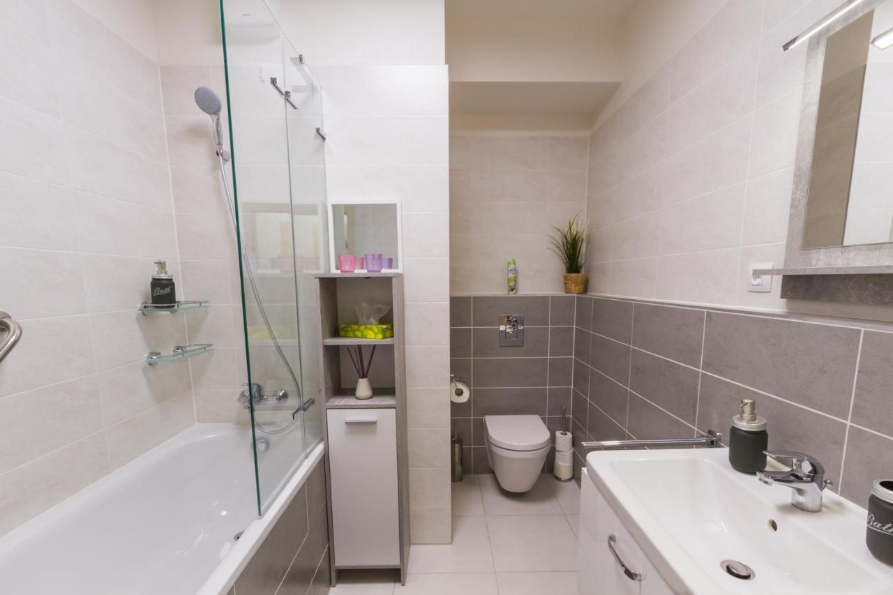 Spacy Modern Near Hockey Stadium Apartment Pressburg