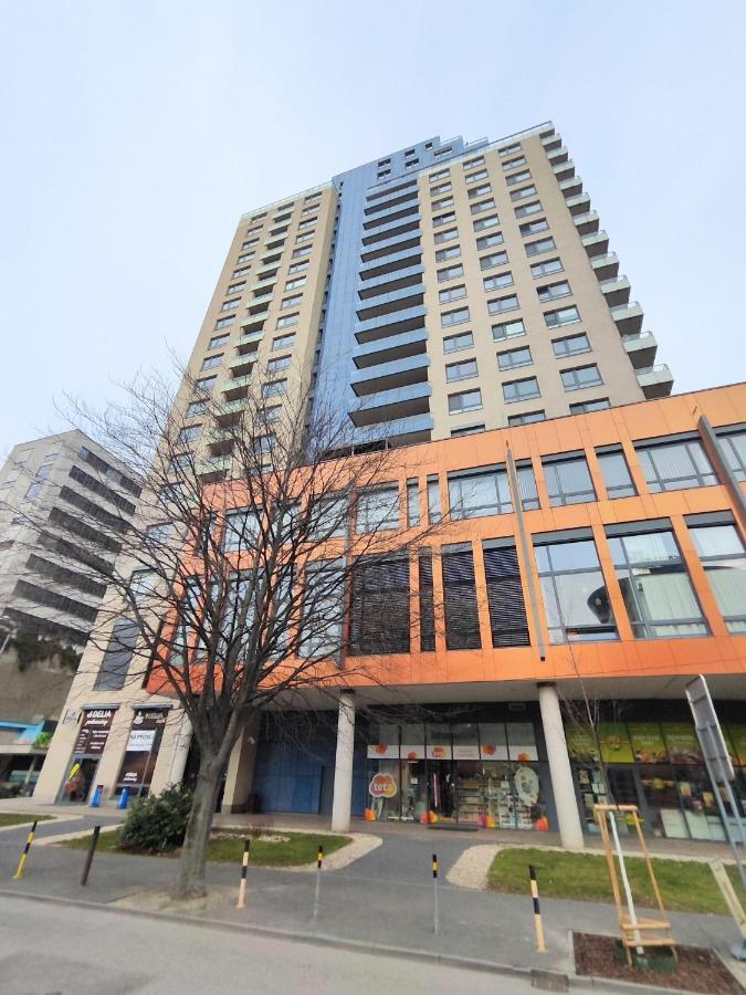 Mills - Free Parking - Balcony With View - Close To Nivy Mall Apartment *