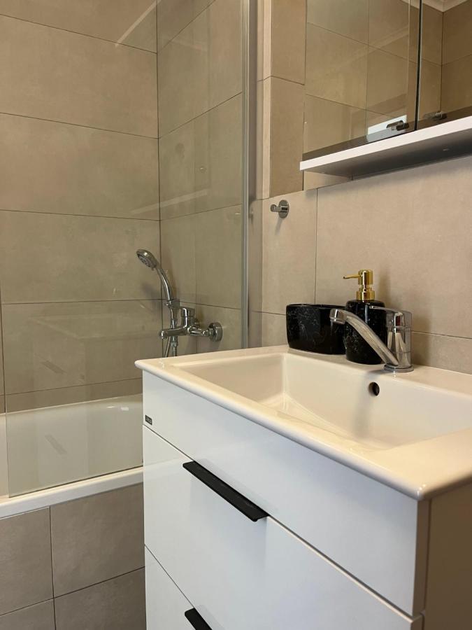 Elegant Escape Ii - Centre