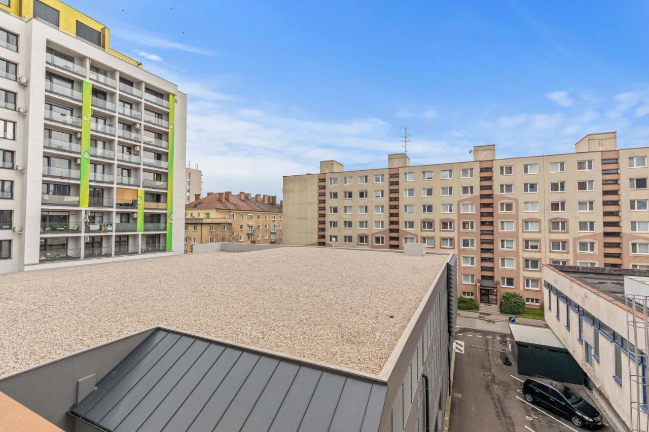 Lam - Ac -balcony