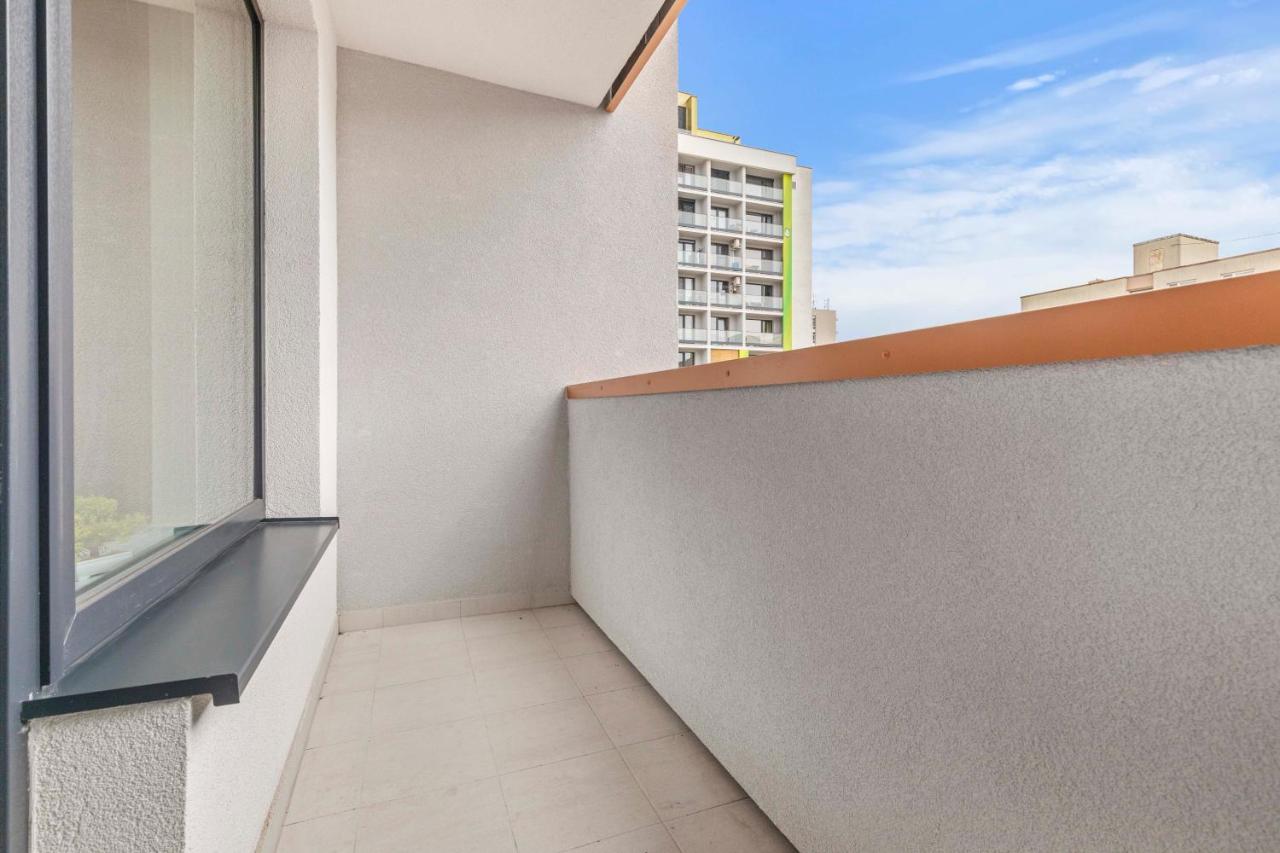 Lam - Ac -balcony Apartment *