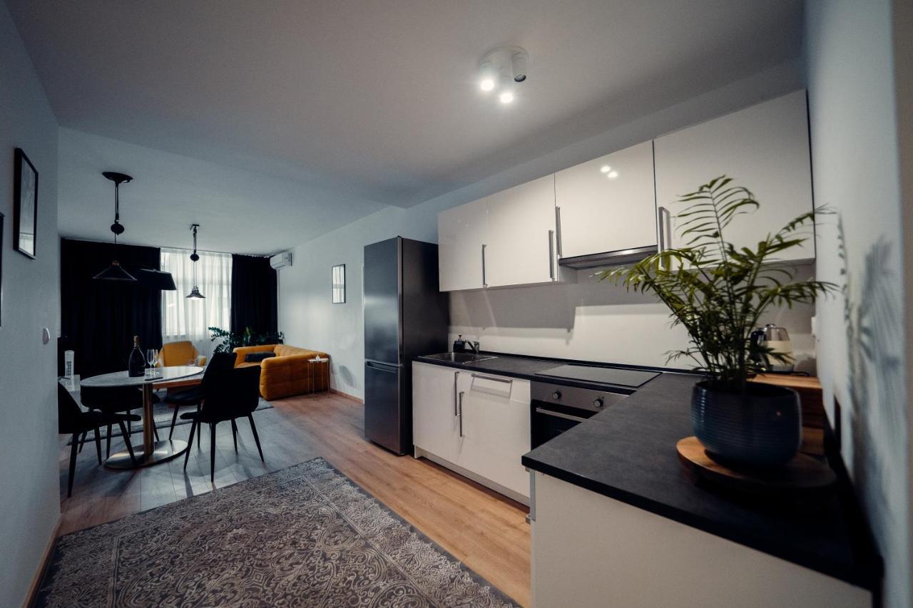 Tiffany Apartment *
