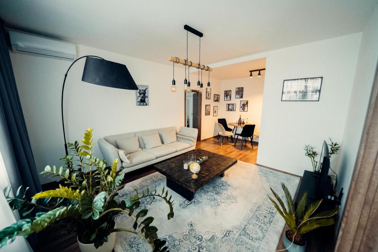 Tiffany Apartment *