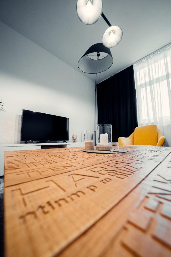 Tiffany Apartment *