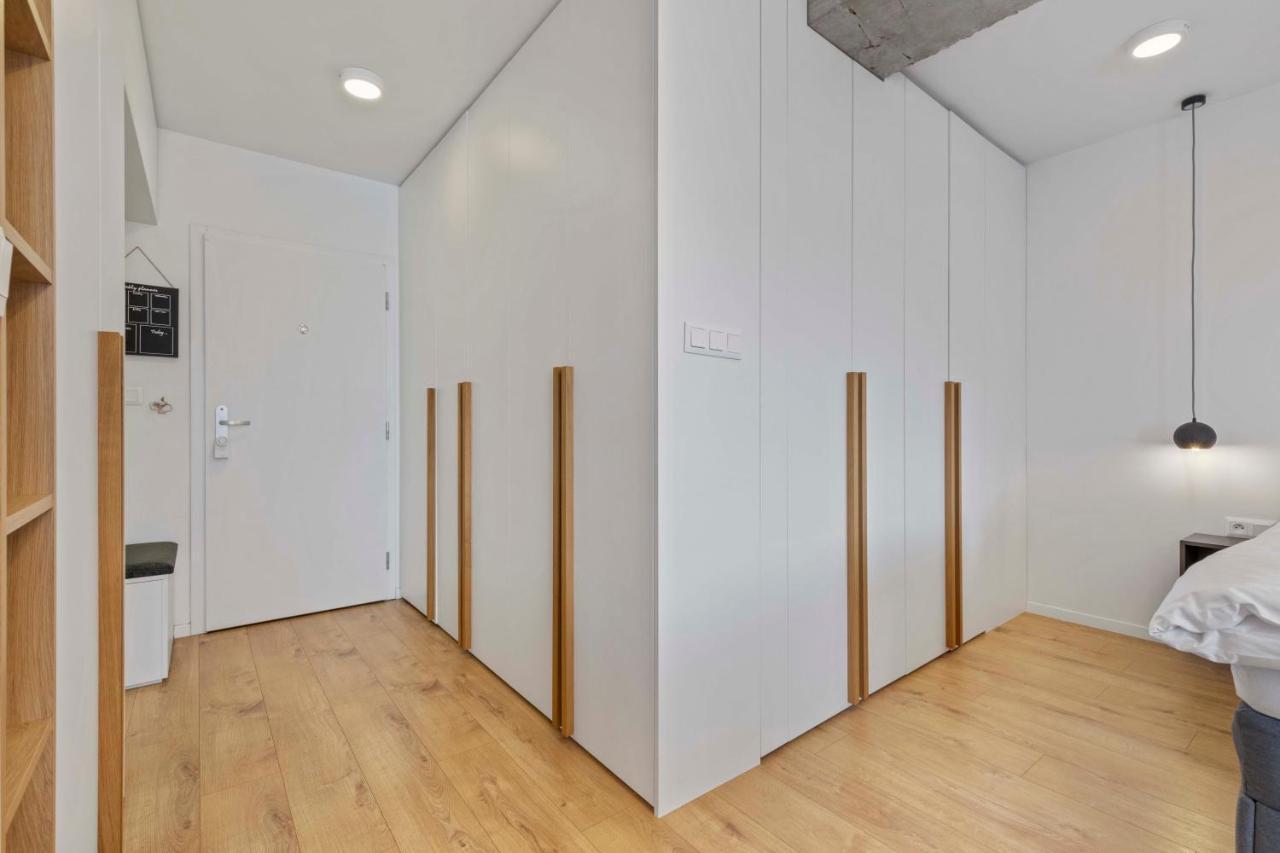 Lam Concrete - Ac - Balcony Apartment Bratislava