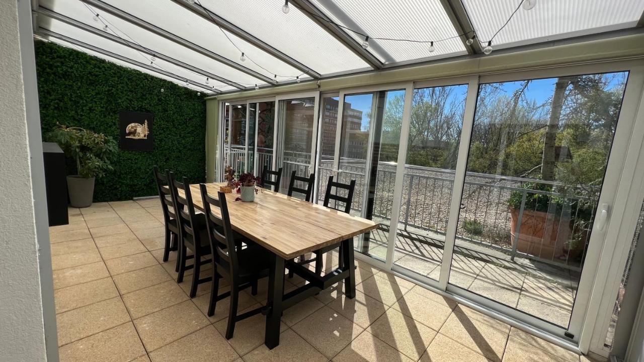 Lake Apartment, 2x Free Garage, 10 Mins To Centre Apartment