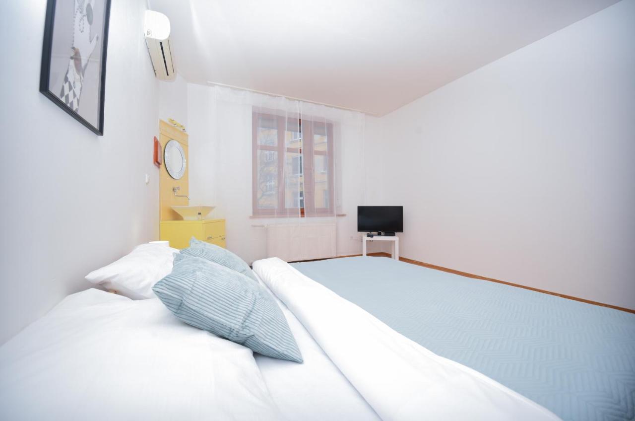 Apartment Center - Vibrant & Colorful
