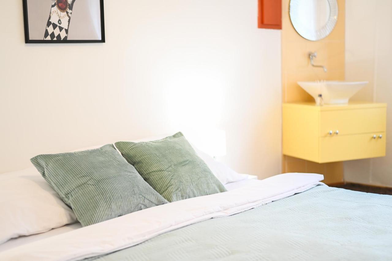 Center - Vibrant & Colorful Apartment *