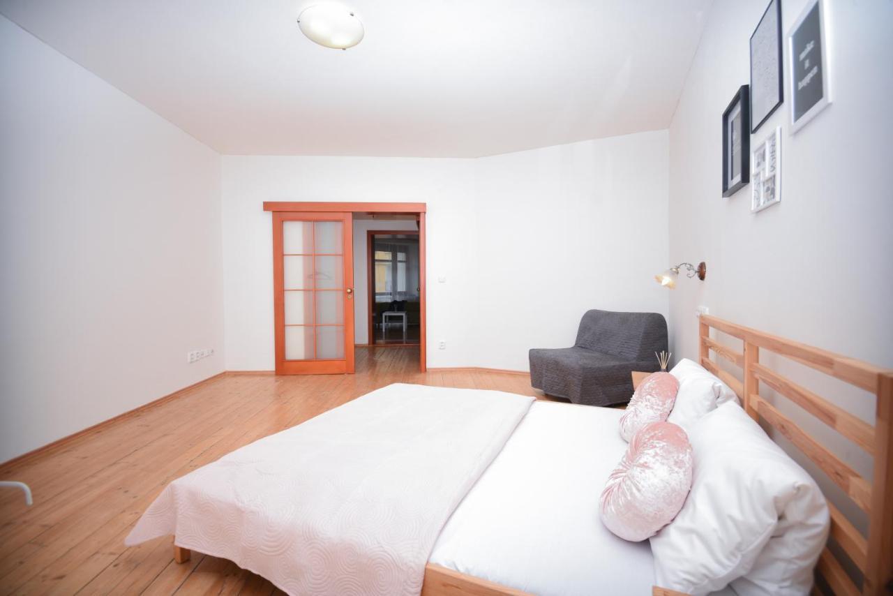 Apartment Center - Vibrant & Colorful