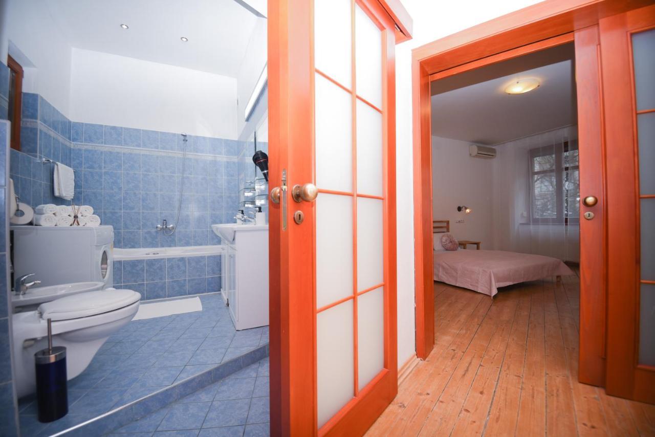 Apartment Center - Vibrant & Colorful