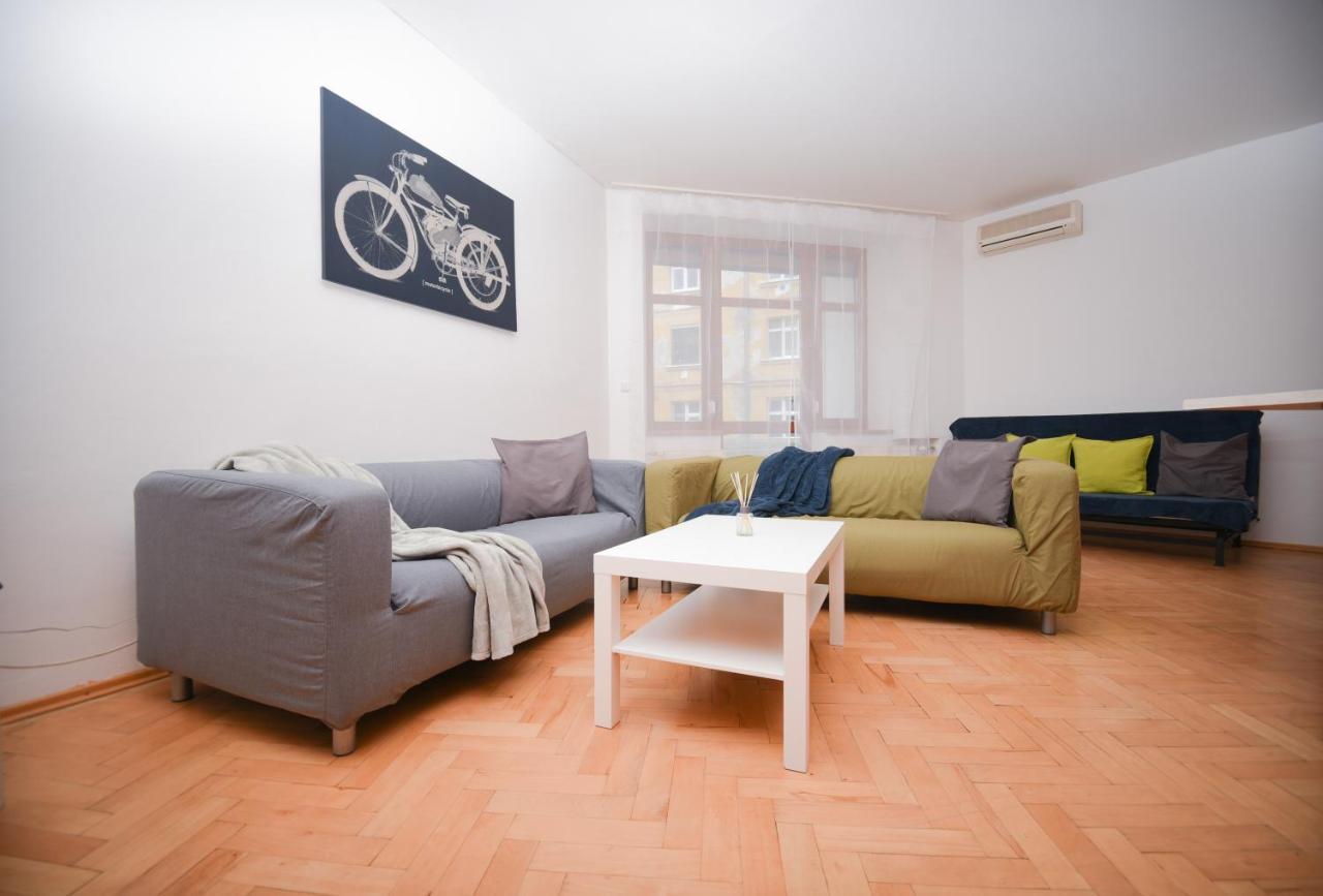 Apartment Center - Vibrant & Colorful Bratislava