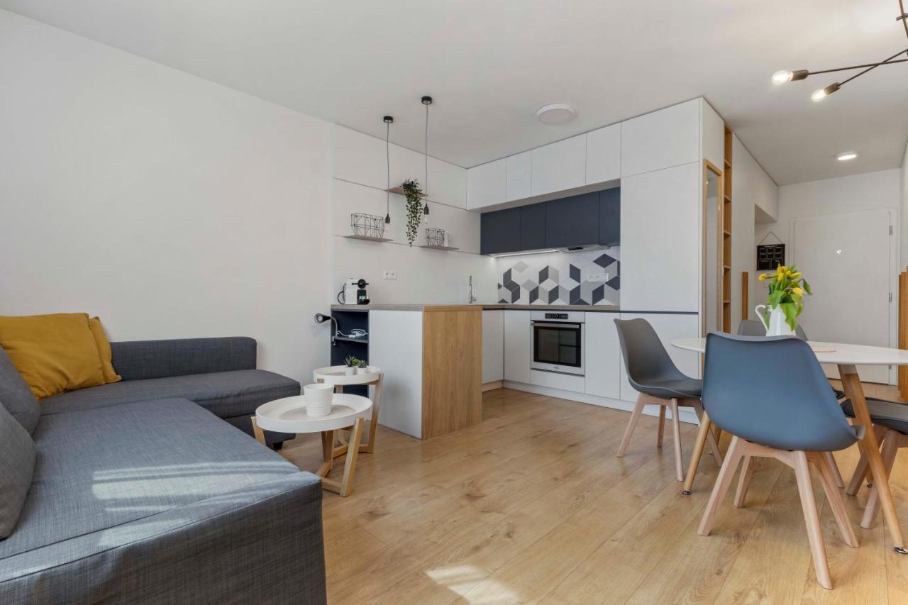 Lam Concrete - Ac - Balcony Apartment