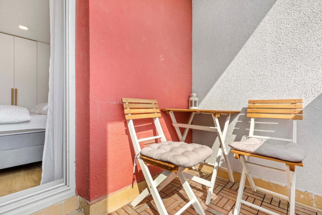 Lam Concrete - Ac - Balcony Apartment *