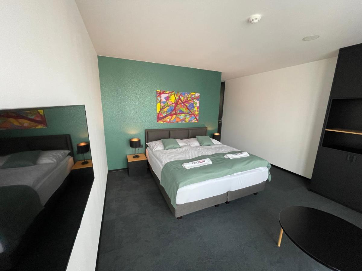 Ponton Apartment *
