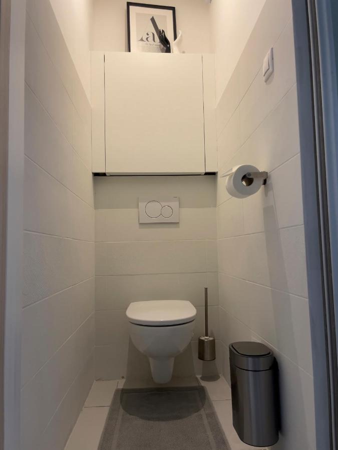 Apartment Sweet By Zoom *