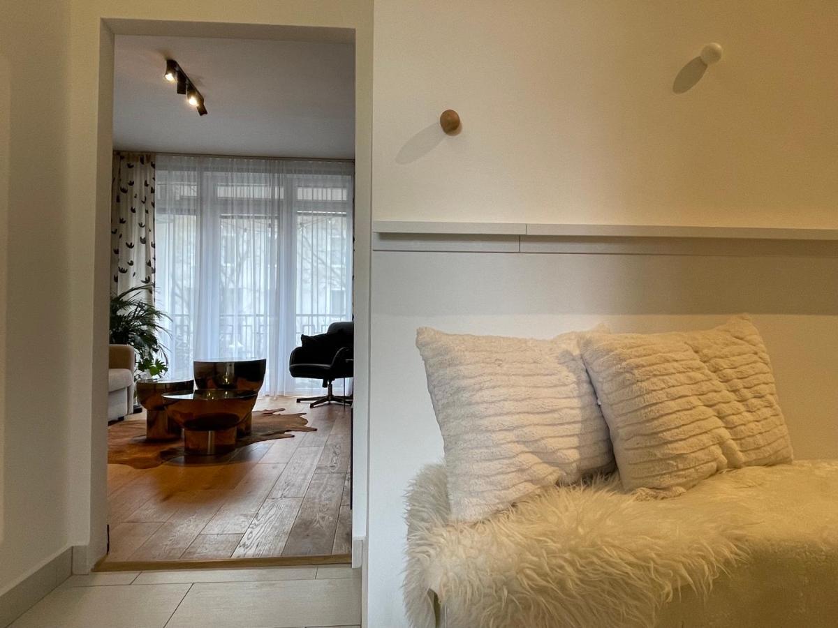 Apartment Sweet By Zoom