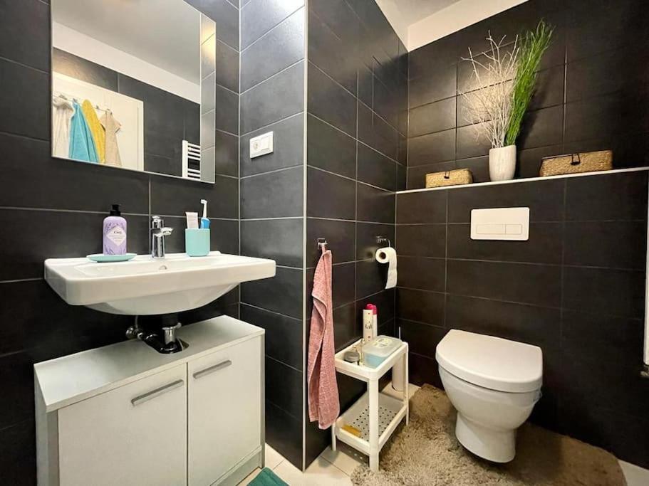 Live The Urban Life Apartment