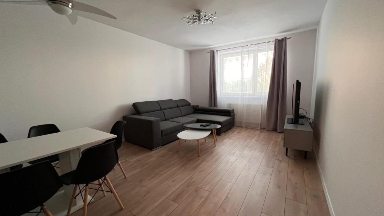 2 Apartment, Near Oc Galeria, Petrzalka Căn hộ *