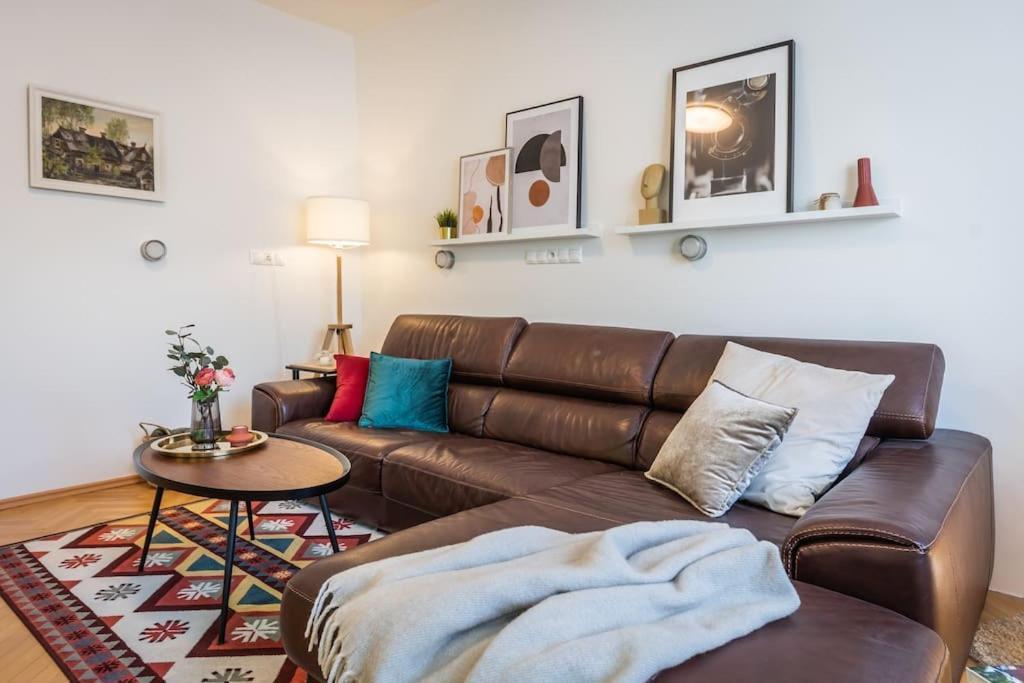 I & I Apart, Garage - Historical Old Town Apartment