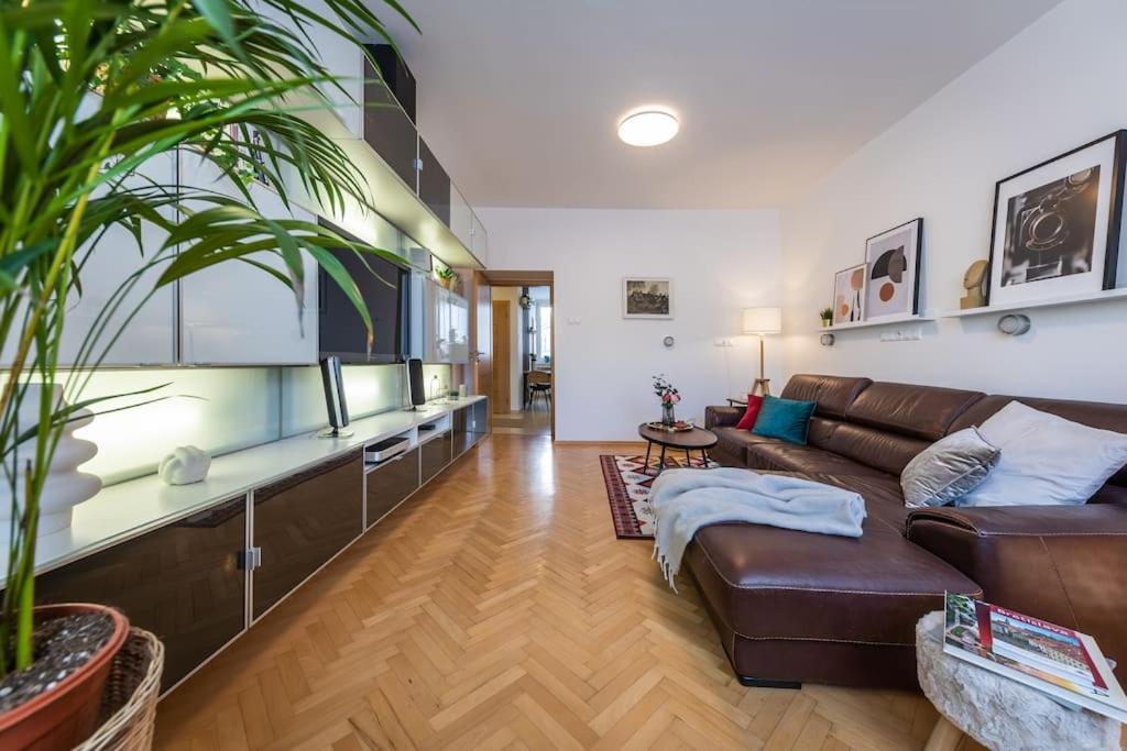 I & I Apart, Garage - Historical Old Town Apartment *
