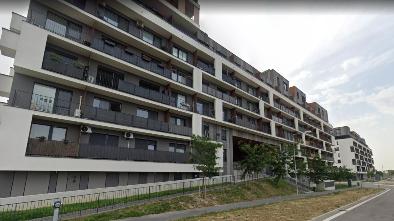 1 With Terrace, Slnecnice *