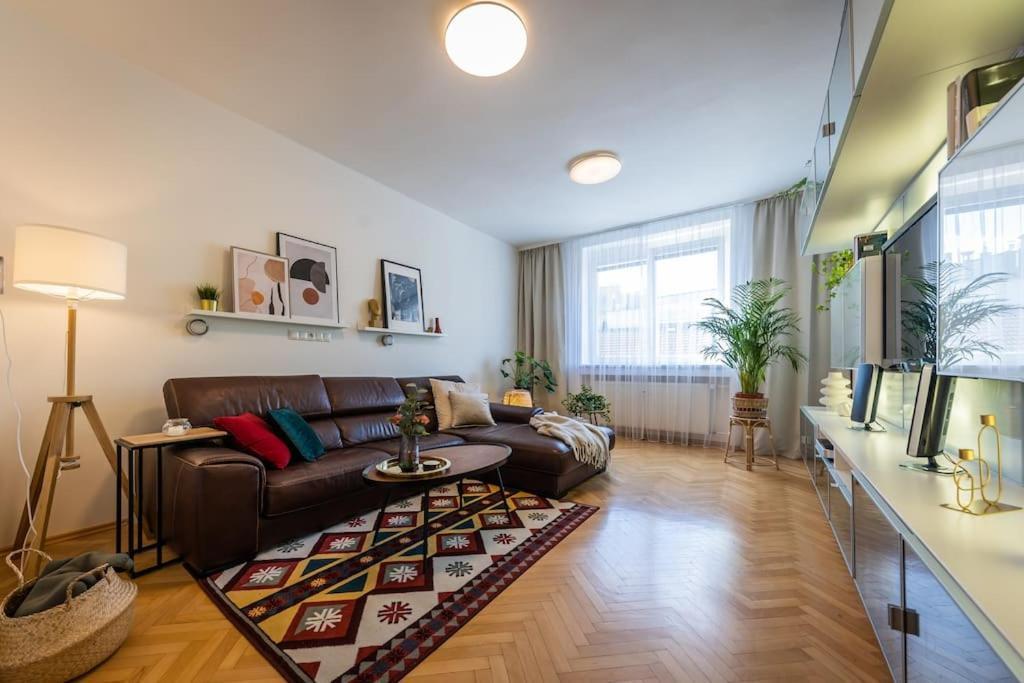 I & I Apart, Garage - Historical Old Town Apartment Bratislava