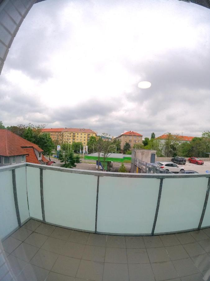 Apartment Brand New By Hockey Stadium