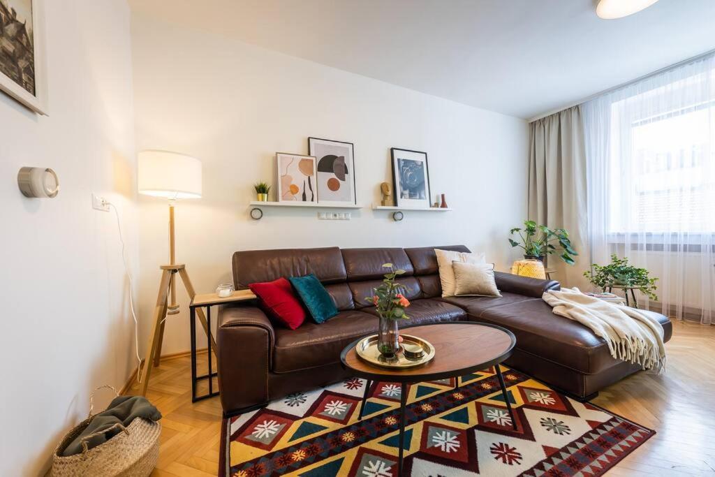 I & I Apart, Garage - Historical Old Town Apartment