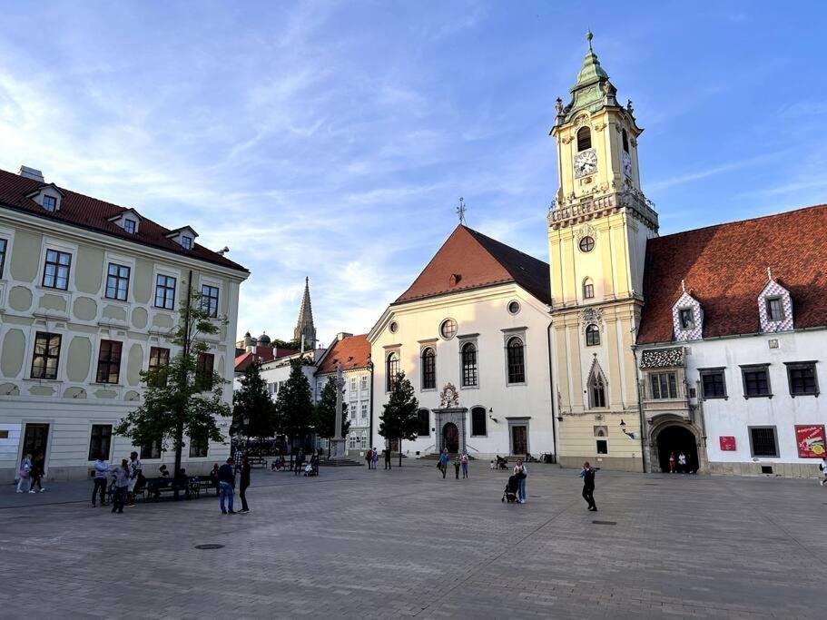 Luxurious And Royal In The Old Town Apartment