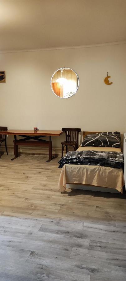 Privat In Old Family House Homestay *