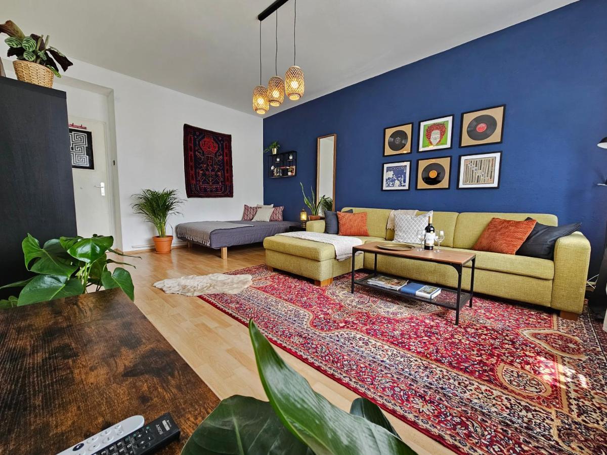 Stone Square Apartment *