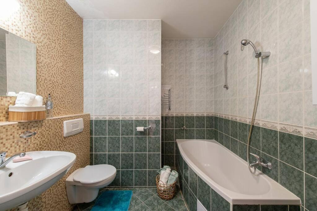 Crystal View Apartment