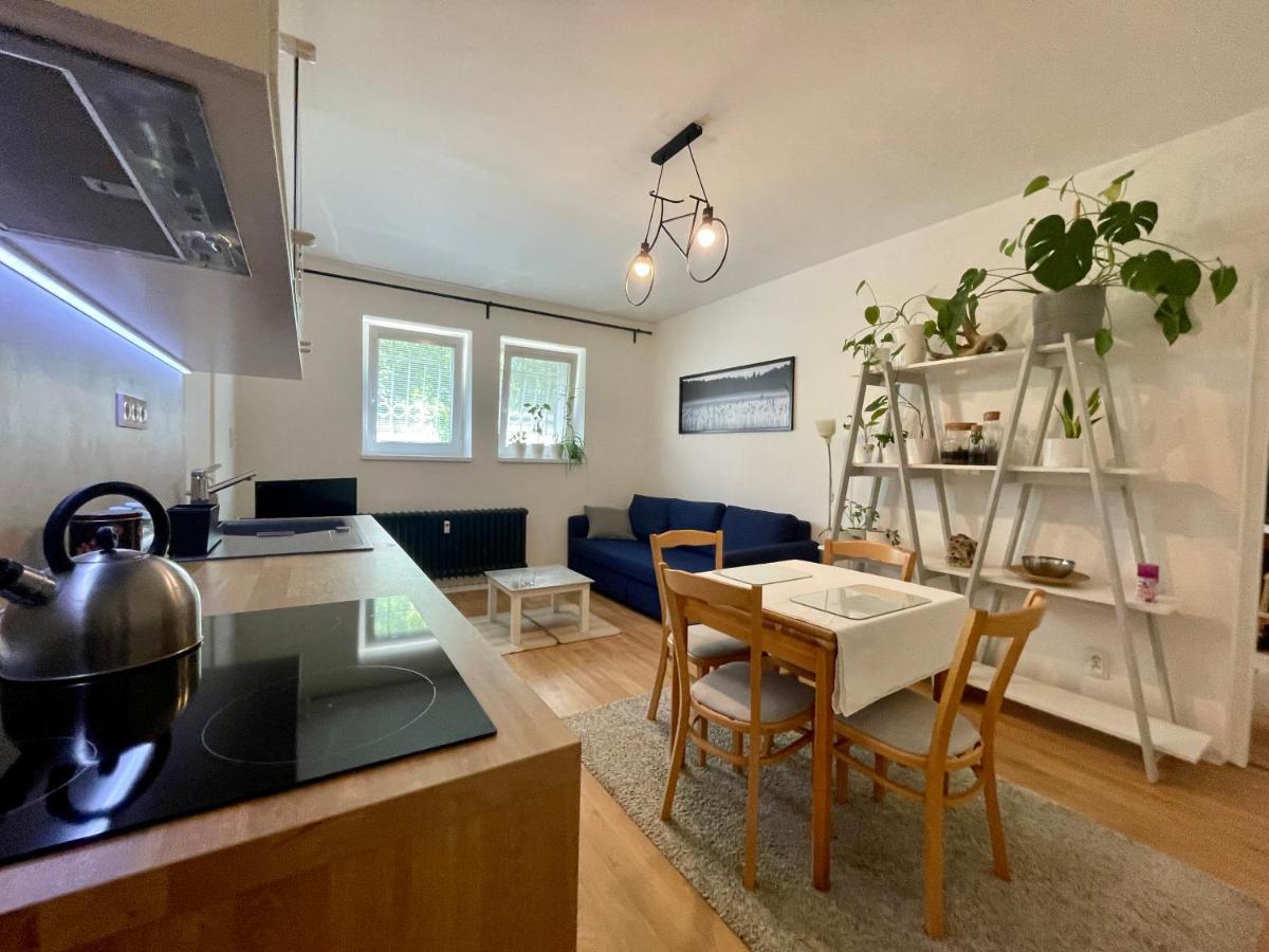 Apartment Cozy Self Check-in In Vibrant Ruzinov Area, Komarnicka 42, *