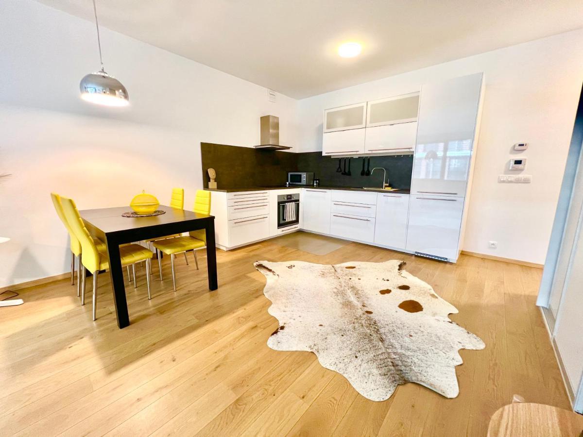 Riverside Luxury Apartment *