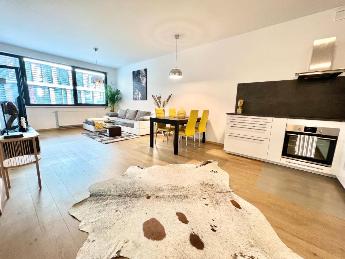 Riverside Luxury Apartment *