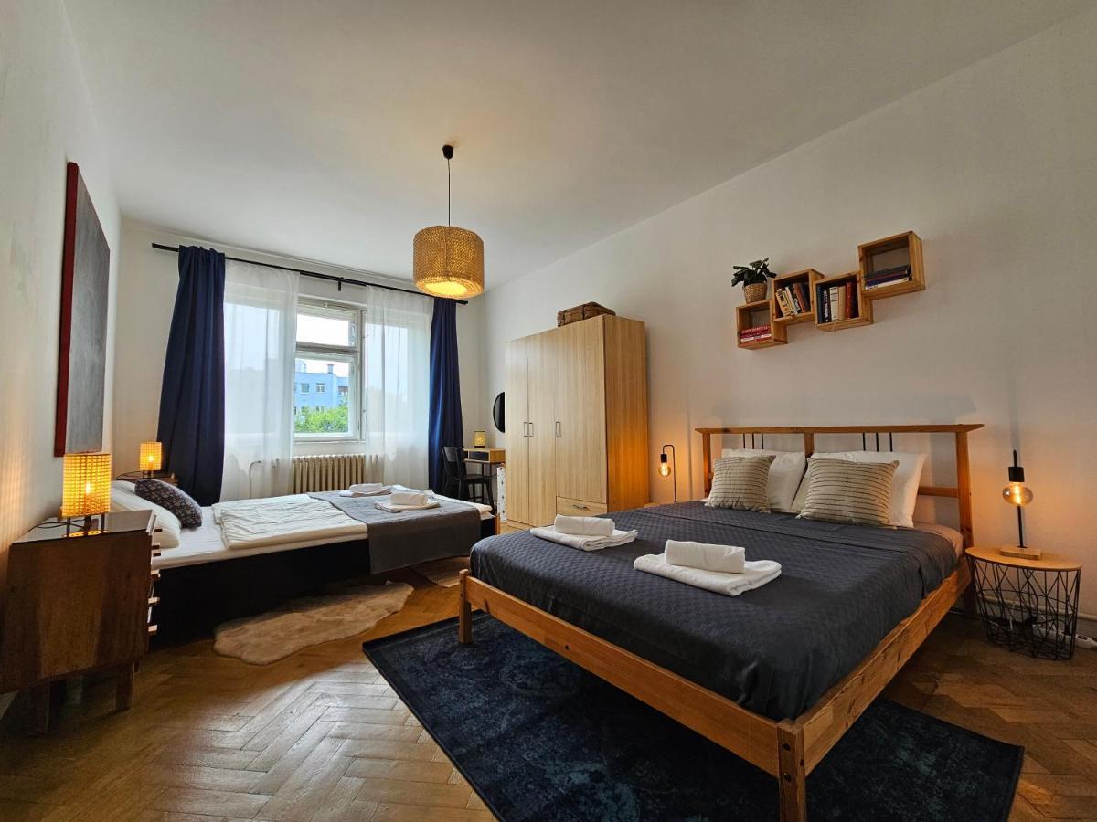 Apartment Stone Square
