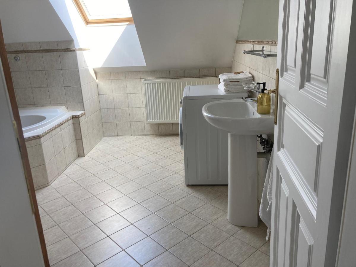 Vynimocny Apartman V Staromestskej Vile S Vyhladom Na Hrad Apartment Bratislava