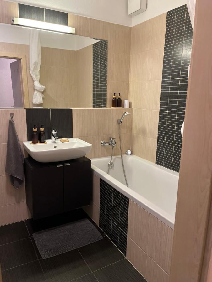 Modern 2 Apt With Free Parking And Wi-fi, Self Check-in * Bratislava