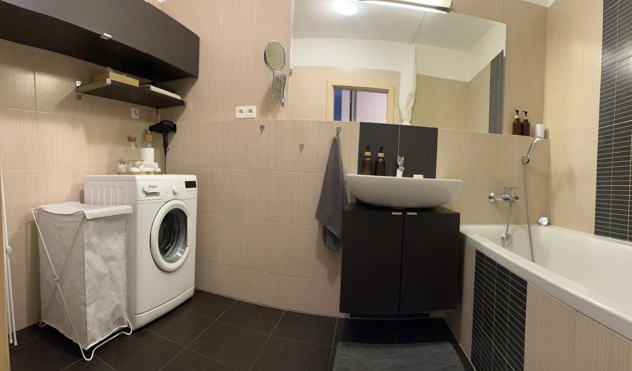 Modern 2 Apt With Free Parking And Wi-fi, Self Check-in *